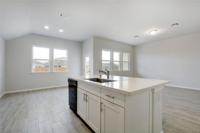 134 Edgewater TRL, Bastrop, TX 78602