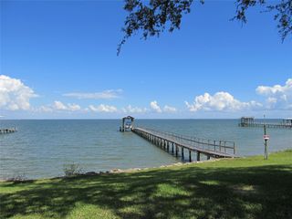 3 Avenue E, Bacliff, TX 77518