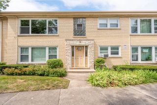 2010 S Crescent Avenue 2-C, Park Ridge, IL 60068
