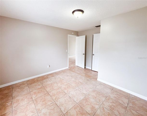 610 KING HENRY COURT, Seffner, FL 33584