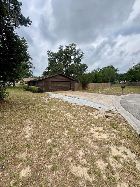 610 KING HENRY COURT, Seffner, FL 33584