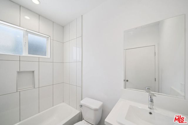 6336 Beck Avenue 2, North Hollywood, CA 91606