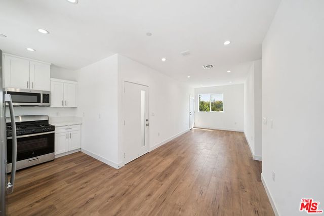 6336 Beck Avenue 2, North Hollywood, CA 91606