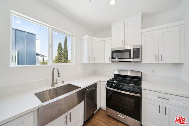 6336 Beck Avenue 2, North Hollywood, CA 91606