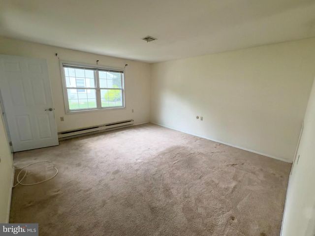 71 HUNTINGTON DR, Southampton, NJ 08088