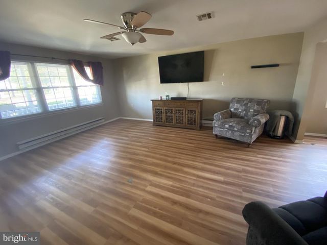 71 HUNTINGTON DR, Southampton, NJ 08088