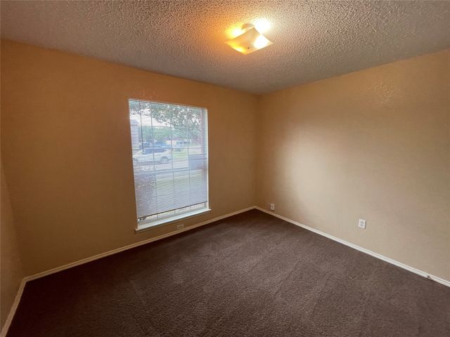 3316 Knoll Trail, Balch Springs, TX 75180