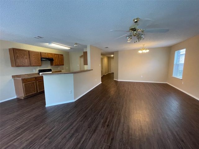 3316 Knoll Trail, Balch Springs, TX 75180