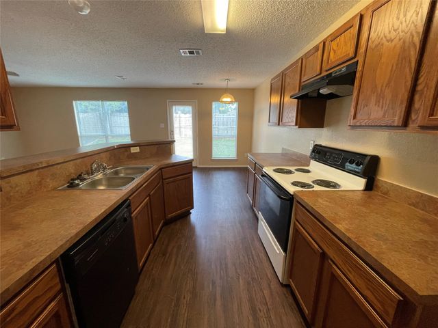 3316 Knoll Trail, Balch Springs, TX 75180