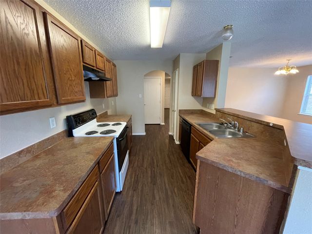 3316 Knoll Trail, Balch Springs, TX 75180