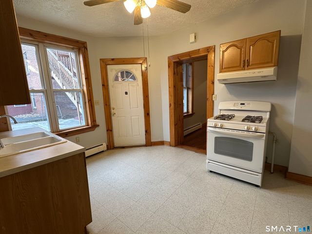 498 Broad Street, Hartford, CT 06106