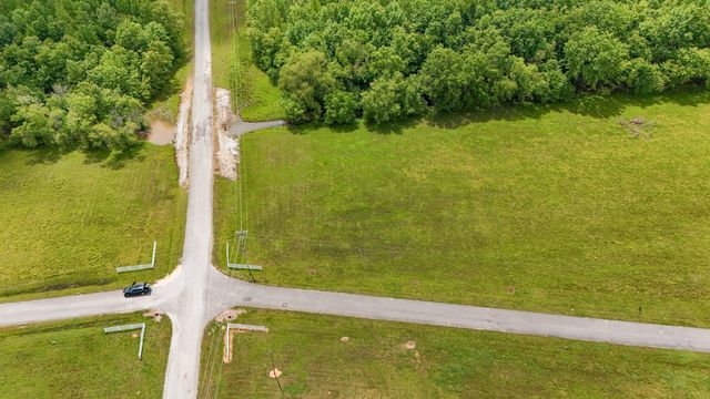 144 Drake Dr, Clifton, TN 38425