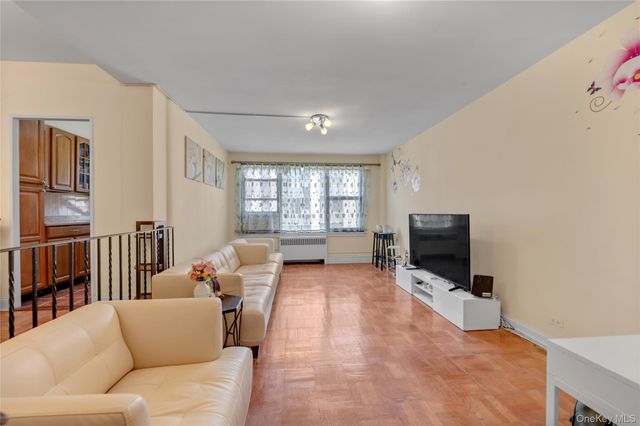 98-25 64th Road 6F, Rego Park, NY 11374