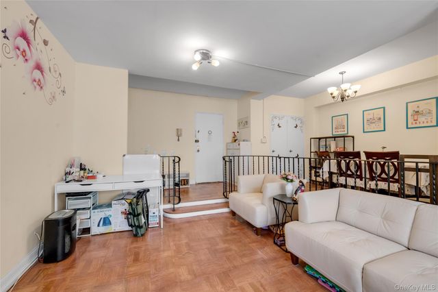 98-25 64th Road 6F, Rego Park, NY 11374