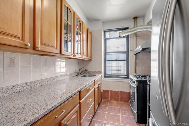 98-25 64th Road 6F, Rego Park, NY 11374