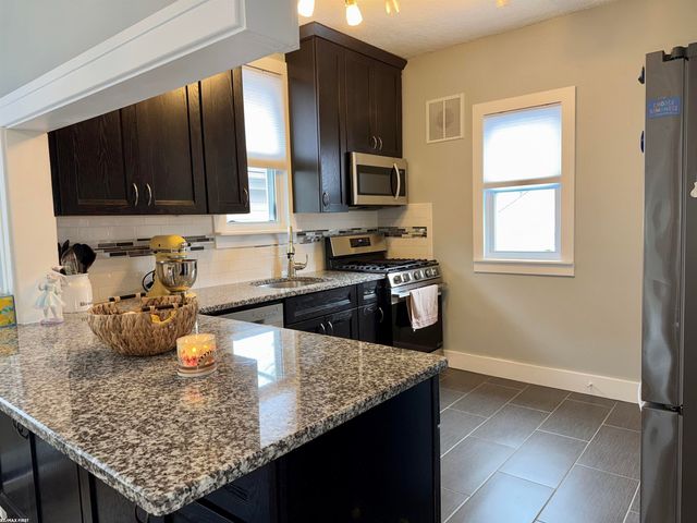 608 S Edgeworth Avenue, Royal Oak, MI 48067