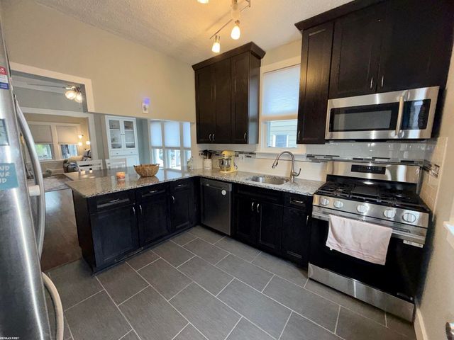 608 S Edgeworth Avenue, Royal Oak, MI 48067