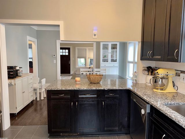 608 S Edgeworth Avenue, Royal Oak, MI 48067