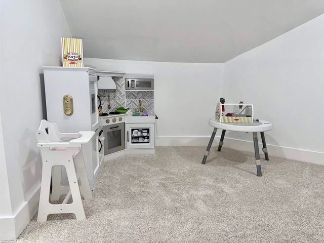 608 S Edgeworth Avenue, Royal Oak, MI 48067