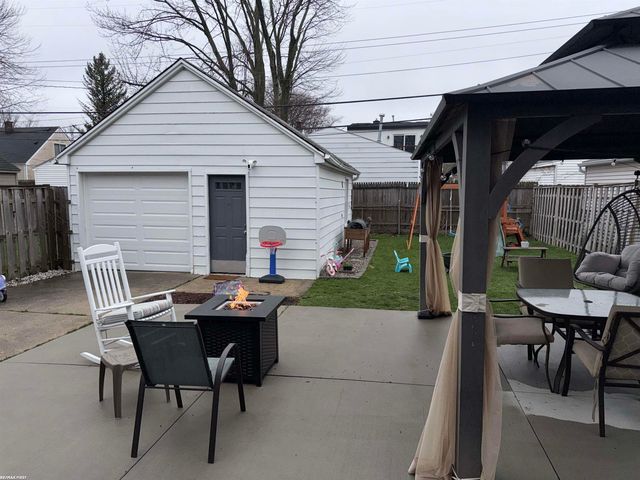 608 S Edgeworth Avenue, Royal Oak, MI 48067