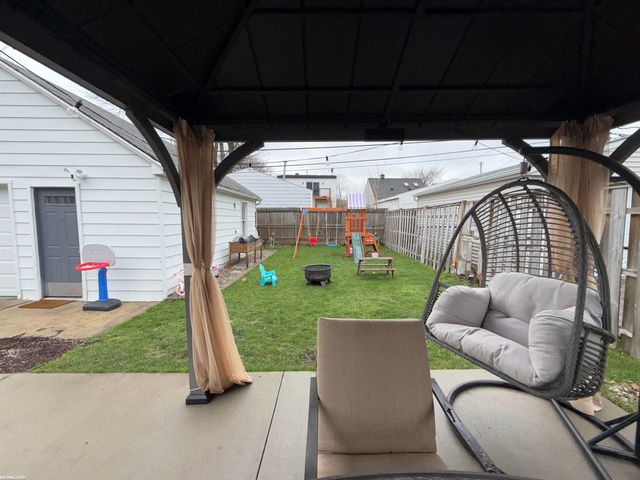 608 S Edgeworth Avenue, Royal Oak, MI 48067