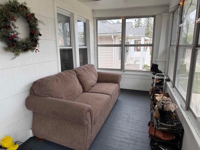 608 S Edgeworth Avenue, Royal Oak, MI 48067