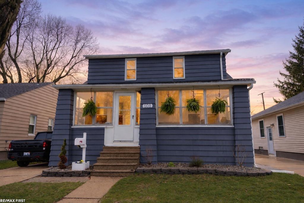 608 S Edgeworth Avenue, Royal Oak, MI 48067
