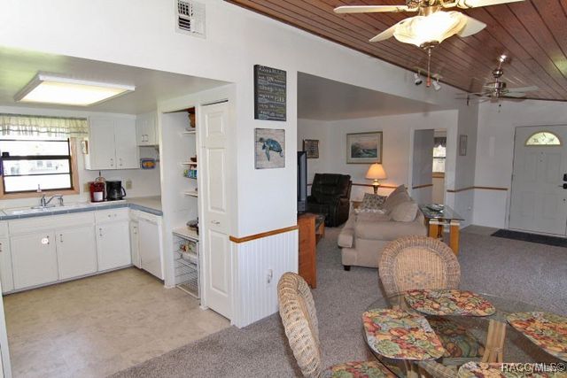 10258 W Blue Springs Court, Homosassa, FL 34448