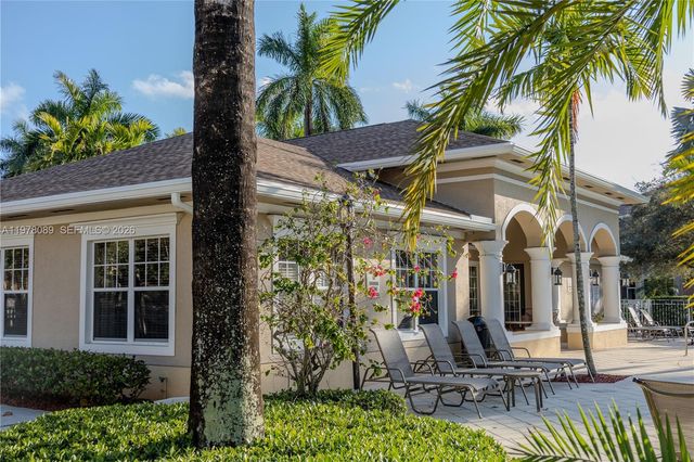 6386 Emerald Dunes Dr 102, West Palm Beach, FL 33411