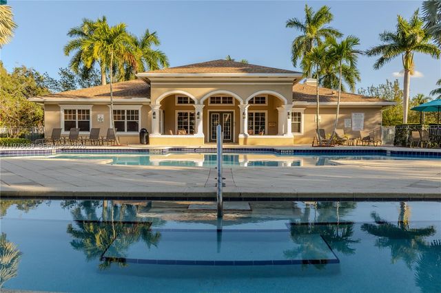 6386 Emerald Dunes Dr 102, West Palm Beach, FL 33411