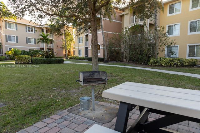 6386 Emerald Dunes Dr 102, West Palm Beach, FL 33411