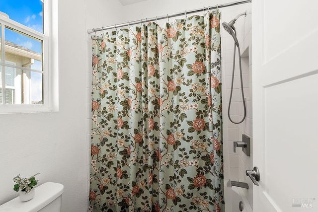 2751 Bella Cir, Santa Rosa, CA 95407