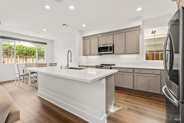 2751 Bella Cir, Santa Rosa, CA 95407