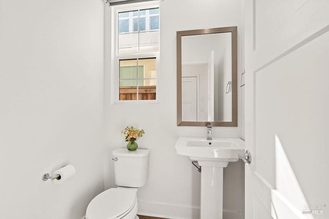 2751 Bella Cir, Santa Rosa, CA 95407