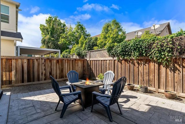 2751 Bella Cir, Santa Rosa, CA 95407