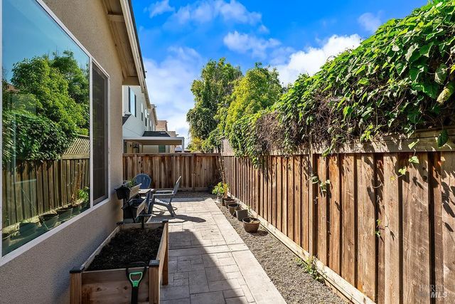 2751 Bella Cir, Santa Rosa, CA 95407