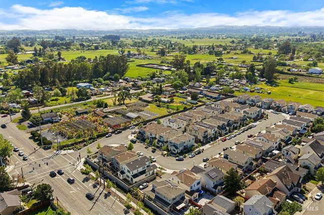 2751 Bella Cir, Santa Rosa, CA 95407