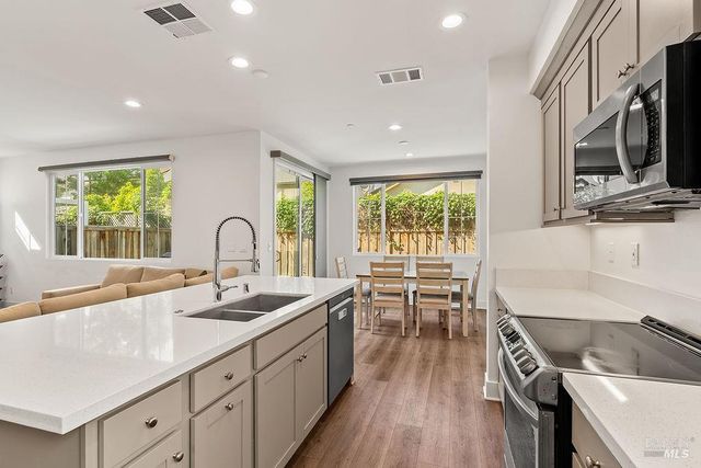 2751 Bella Cir, Santa Rosa, CA 95407