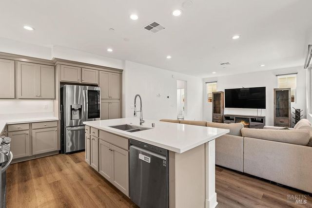 2751 Bella Cir, Santa Rosa, CA 95407