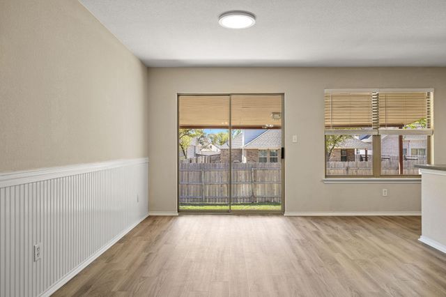 301 Wildwood DR, Georgetown, TX 78633