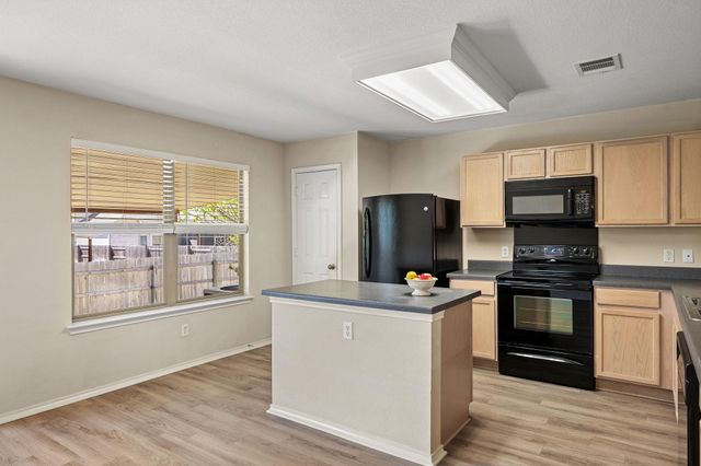 301 Wildwood DR, Georgetown, TX 78633