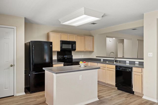 301 Wildwood DR, Georgetown, TX 78633