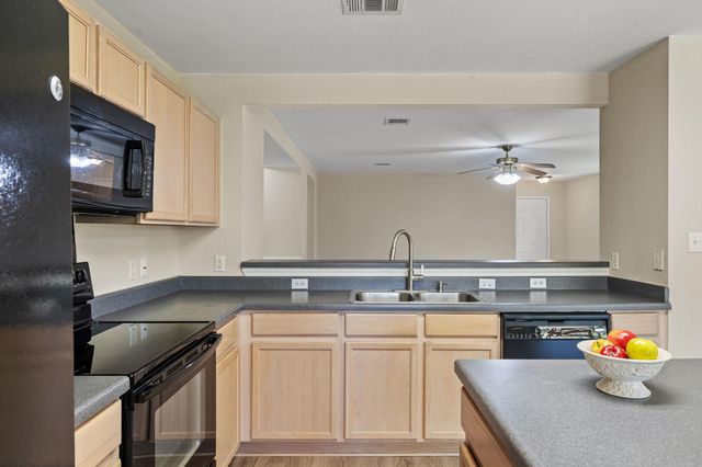 301 Wildwood DR, Georgetown, TX 78633