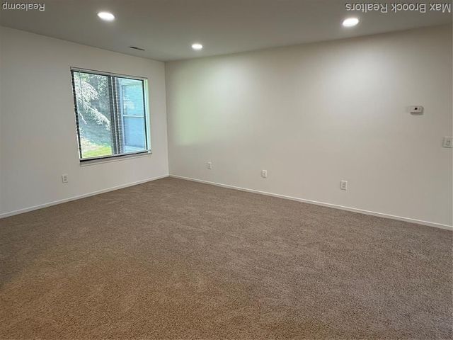 6560 Ridgefield Circle 104, West Bloomfield, MI 48322