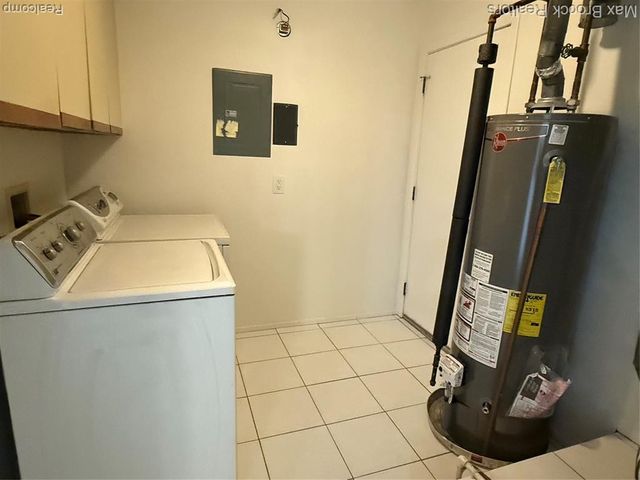 6560 Ridgefield Circle 104, West Bloomfield, MI 48322