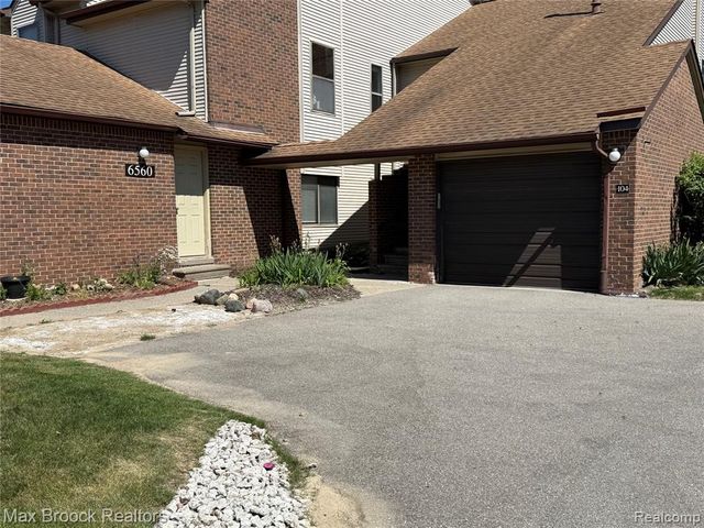 6560 Ridgefield Circle 104, West Bloomfield, MI 48322