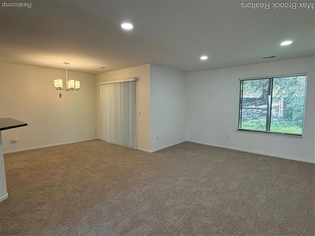 6560 Ridgefield Circle 104, West Bloomfield, MI 48322