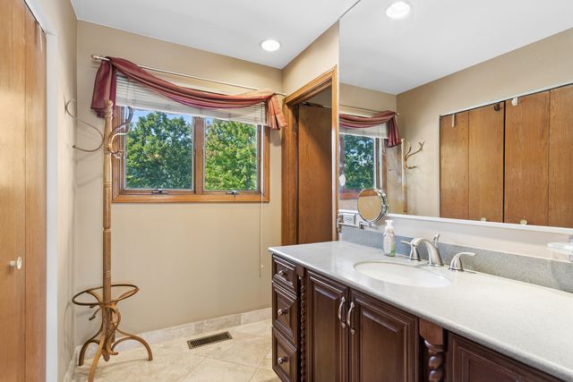 1251 N Scarlet Drive, Addison, IL 60101