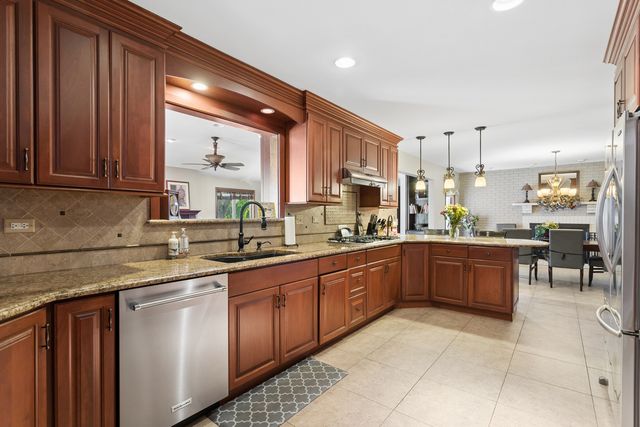 1251 N Scarlet Drive, Addison, IL 60101