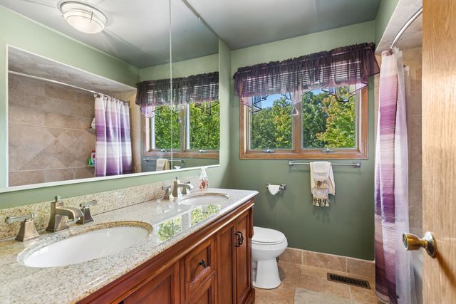 1251 N Scarlet Drive, Addison, IL 60101